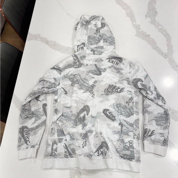 Nike Classic White and Gray Apparel - Picture 2 of 7